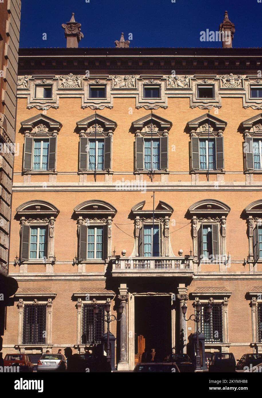 PALAZZO MADAMA CONTRUIDO EN EL SIGLO XVI SEDE DEL SENADO DESDE 1871 - FACHADA BARROCA REALIZADA EN 1649 - FOTO AÑOS 90. AUTORE: CARDI LUDOVICO / MARUCELLI PAOLO. UBICAZIONE: PALACIO MADAMA-SENADO. Roma. ITALIA. Foto Stock