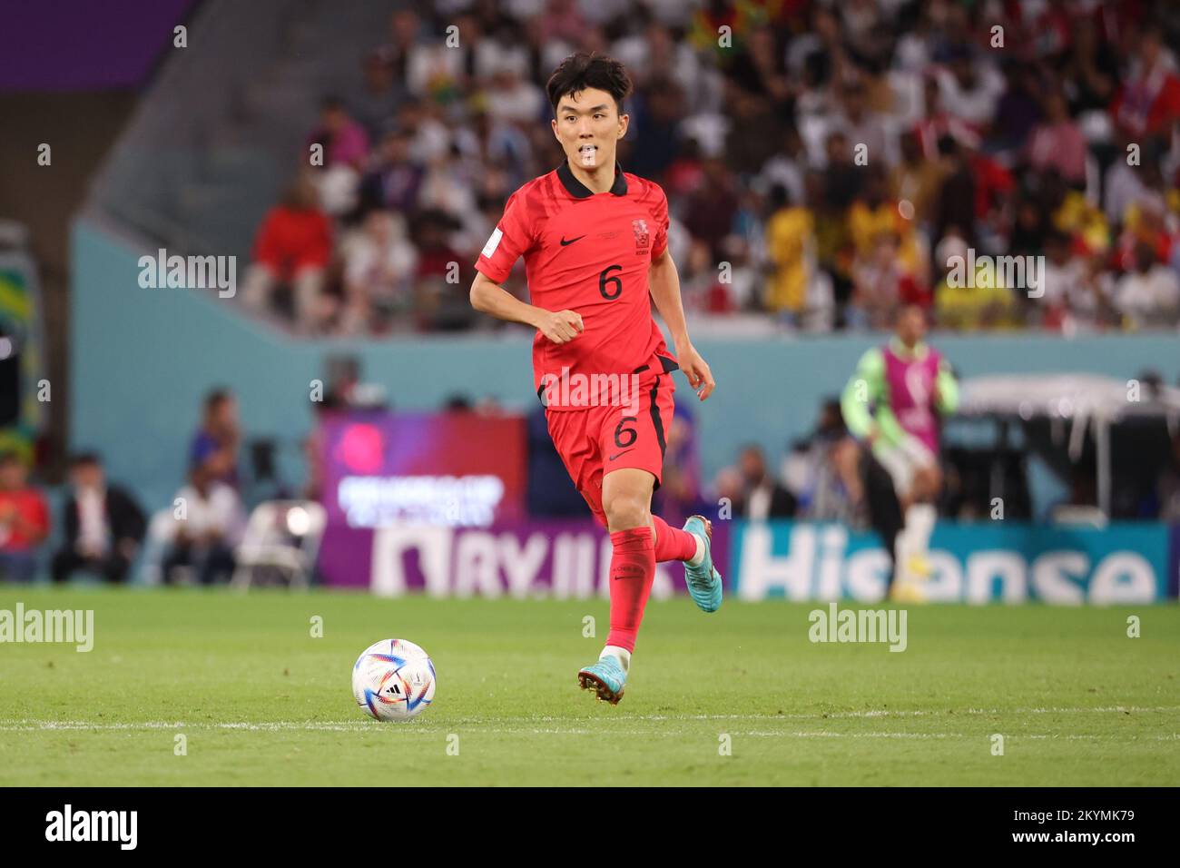 Hwang in-Beom della Corea del Sud durante la Coppa del mondo FIFA 2022, partita di calcio del Gruppo H tra la Repubblica di Corea del Sud e il Ghana il 28 novembre 2022 allo stadio Education City di Doha, Qatar - Foto Jean Catuffe / DPPI Foto Stock