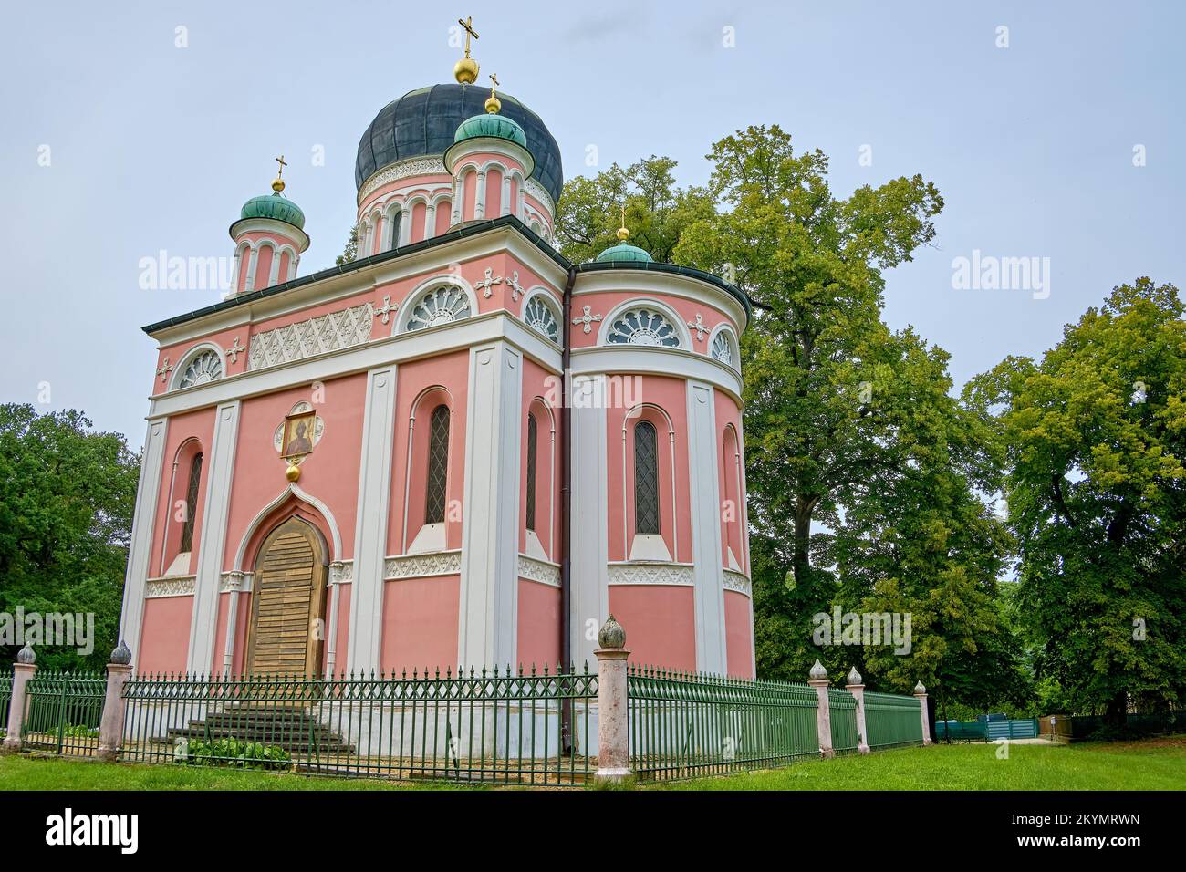 Vista della chiesa ortodossa russa, Chiesa commemorativa di Alexander Nevsky, sulla collina di Kapellenberg a Potsdam, Brandeburgo, Germania. Foto Stock