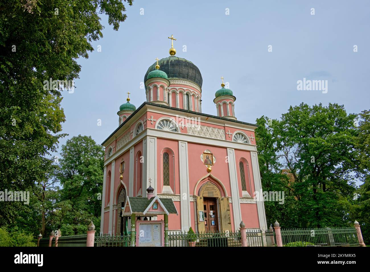 Vista della chiesa ortodossa russa, Chiesa commemorativa di Alexander Nevsky, sulla collina di Kapellenberg a Potsdam, Brandeburgo, Germania. Foto Stock