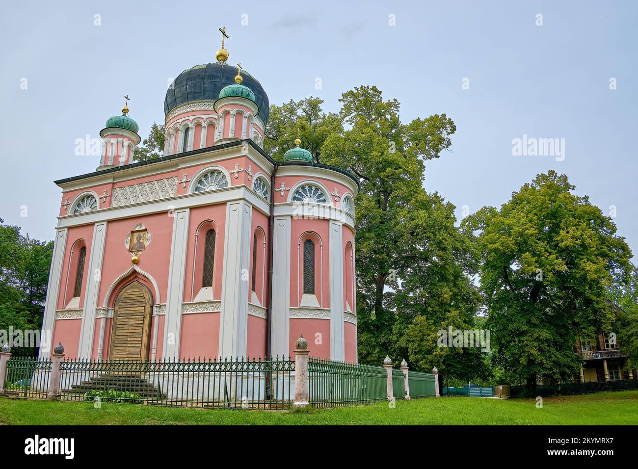 Vista della chiesa ortodossa russa, Chiesa commemorativa di Alexander Nevsky, sulla collina di Kapellenberg a Potsdam, Brandeburgo, Germania. Foto Stock