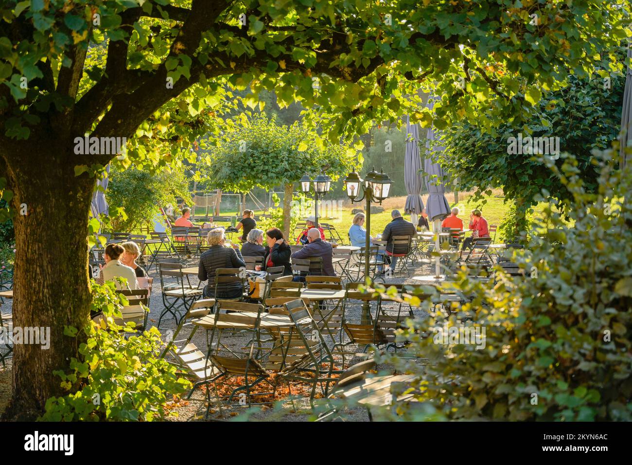 Dammühle, Biergarten und Restaurant, Marburger Bergland, Hessen, Deutschland Foto Stock