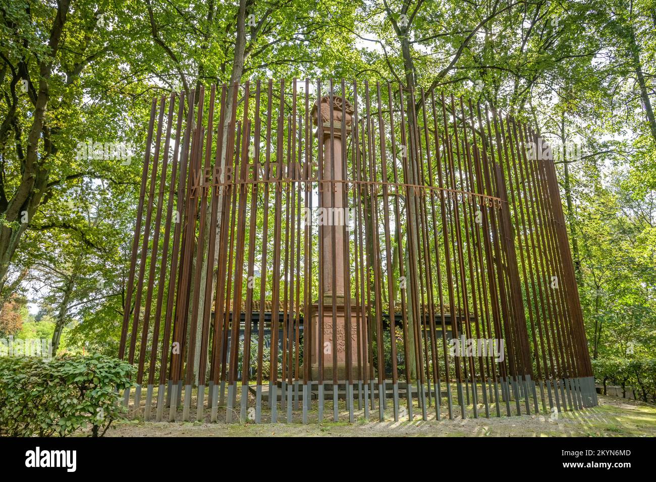 Verblendung, Gedenkinstallation Künstler Heiko Hünnerkopf, Erinnerung an Opfer der Marburger Jäger, Marburg, Hessen, Deutschland Foto Stock