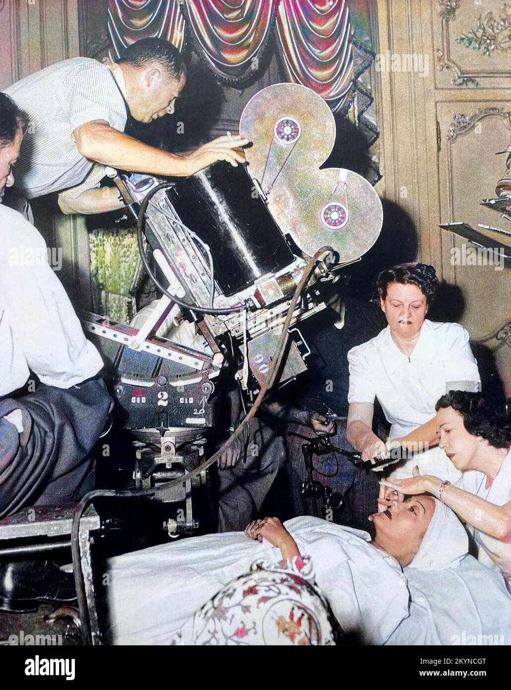 SUNSET BOULEVARD 1950 Paramount Pictures film wit director Billy Wilder impostare l'angolo della telecamera su Gloria Swanson Foto Stock