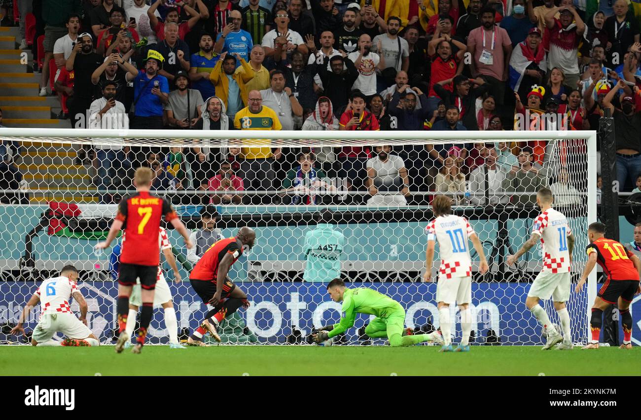 Il belga Romelu Lukaku vede il suo colpo salvato durante la partita di Coppa del mondo FIFA Group F allo stadio Ahmad Bin Ali, al Rayyan, Qatar. Data immagine: Giovedì 1 dicembre 2022. Foto Stock