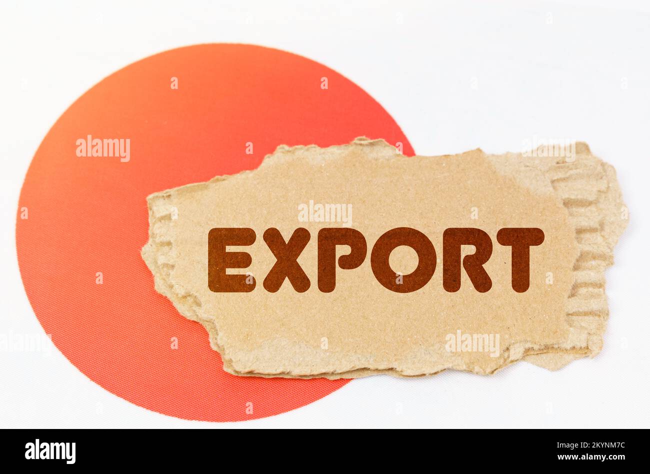 Concetto di economia nazionale. Sulla bandiera del Giappone si trova un notebook con l'iscrizione - esportazione Foto Stock