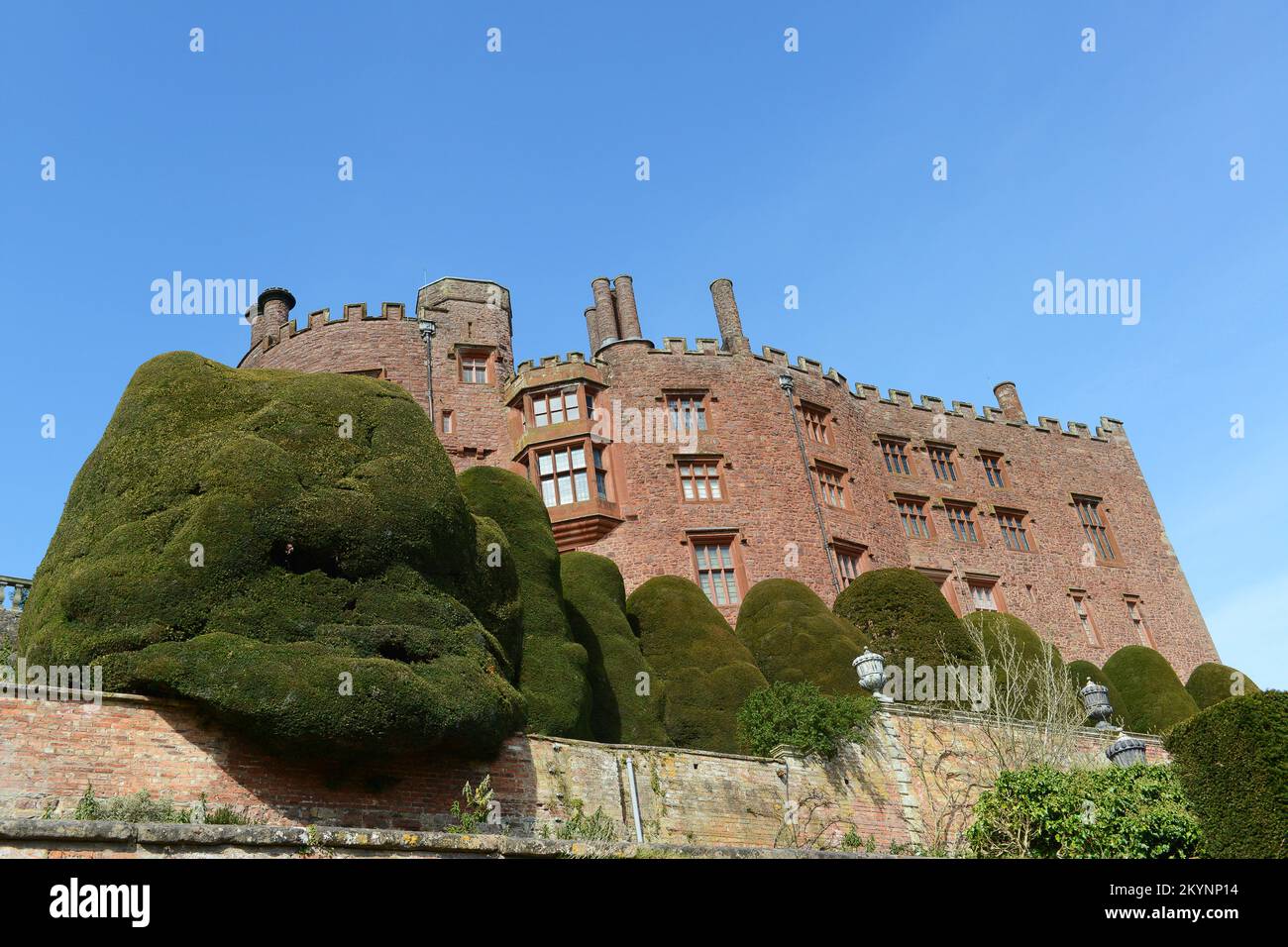 Powis Castle and Gardens vicino a Welshpool Powys Wales UK Foto Stock
