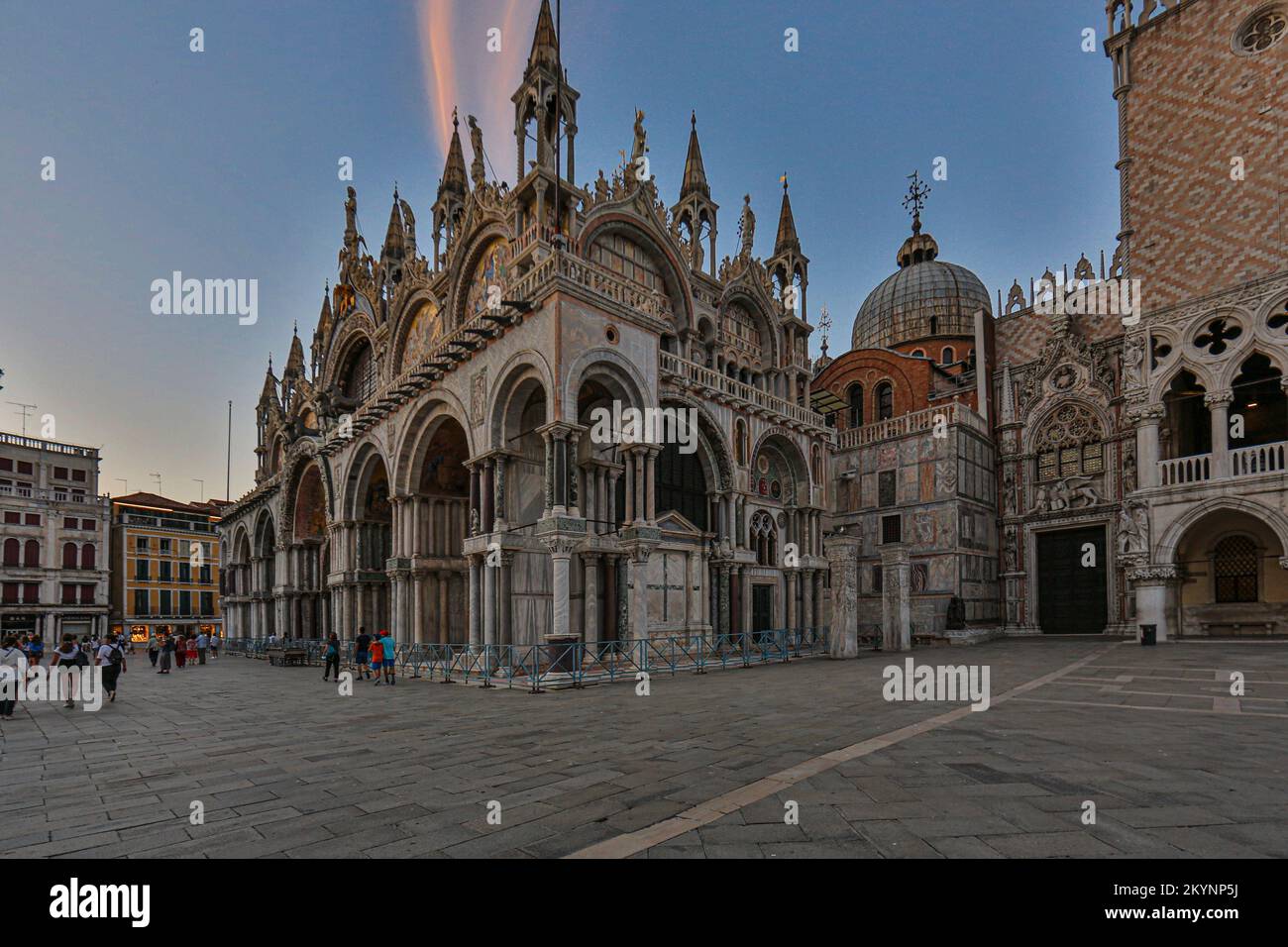 Foto di San. Markus Basilika a Venezia senza visitatori nella stagione Covid-19 in eveing time in estate Foto Stock