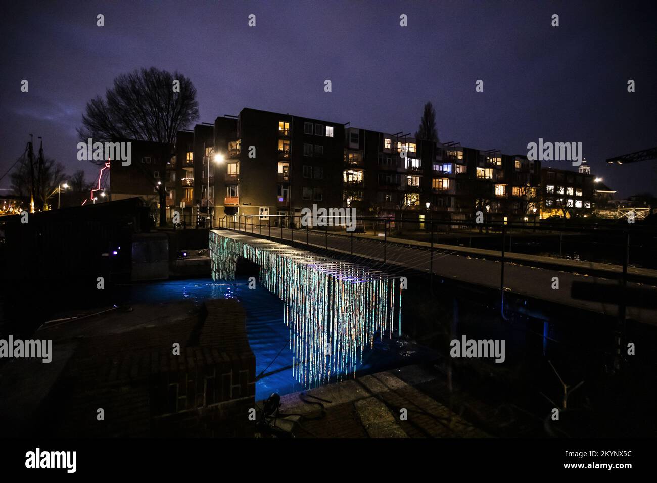 AMSTERDAM - numerosi progetti di arte leggera possono essere visti durante l'undicesimo Amsterdam Light Festival 2022. L'evento wintry, uno dei più importanti festival di arte leggera al mondo, collega e arricchisce residenti e visitatori con l'arte leggera sullo sfondo della fotogenica Amsterdam. ANP EVA PLEVIER olanda fuori - belgio fuori Foto Stock