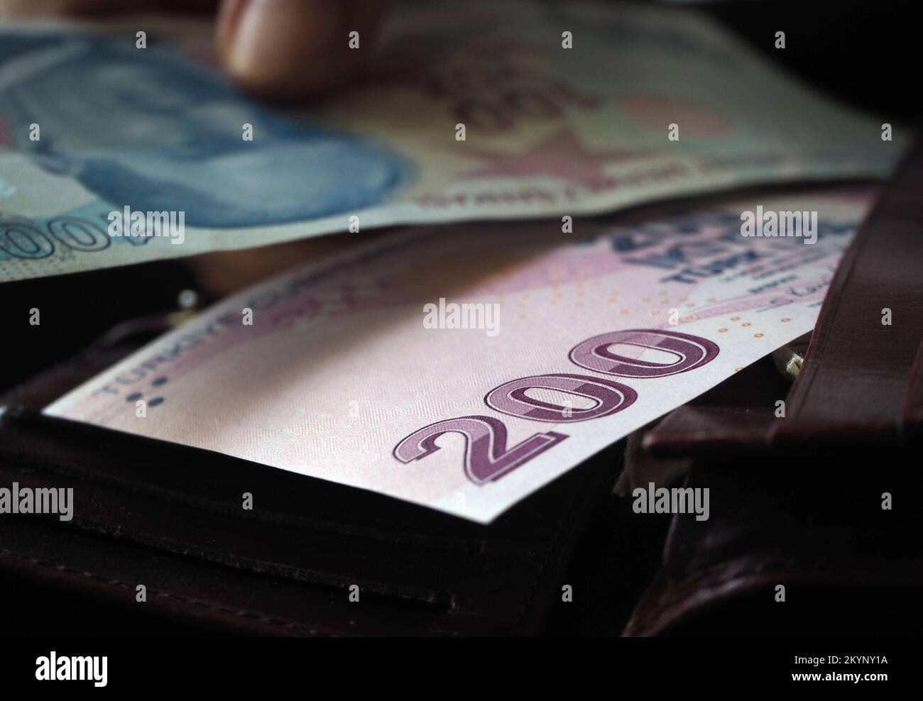 Lira turca. 200 TL nel valletto monetario. Foto Stock