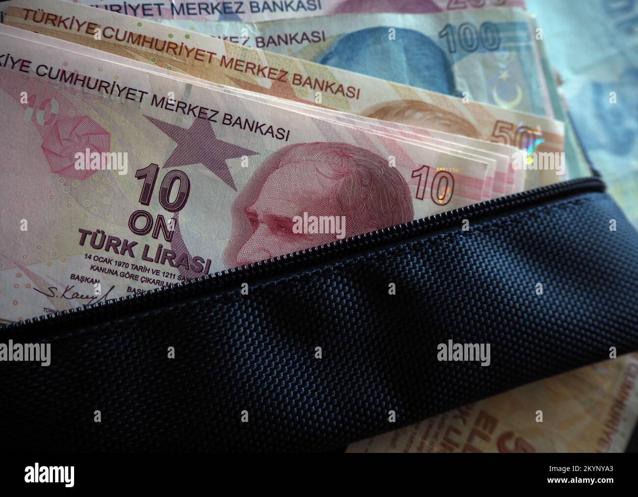 Lire turche nel valletto di soldi . Foto Stock