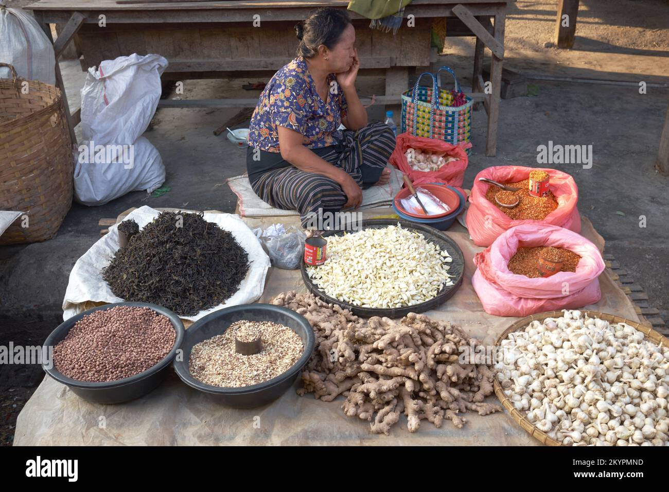 Villaggio alimentare mercato Inle Lago Myanmar Foto Stock