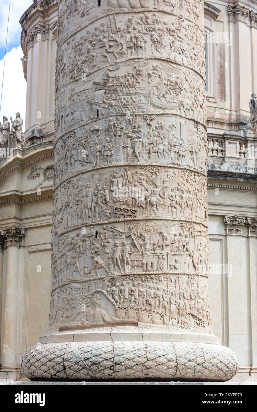 Particolare della colonna di Traiano (colonna Triana), Foro di Traiano, Roma (Roma), Regione Lazio, Italia Foto Stock