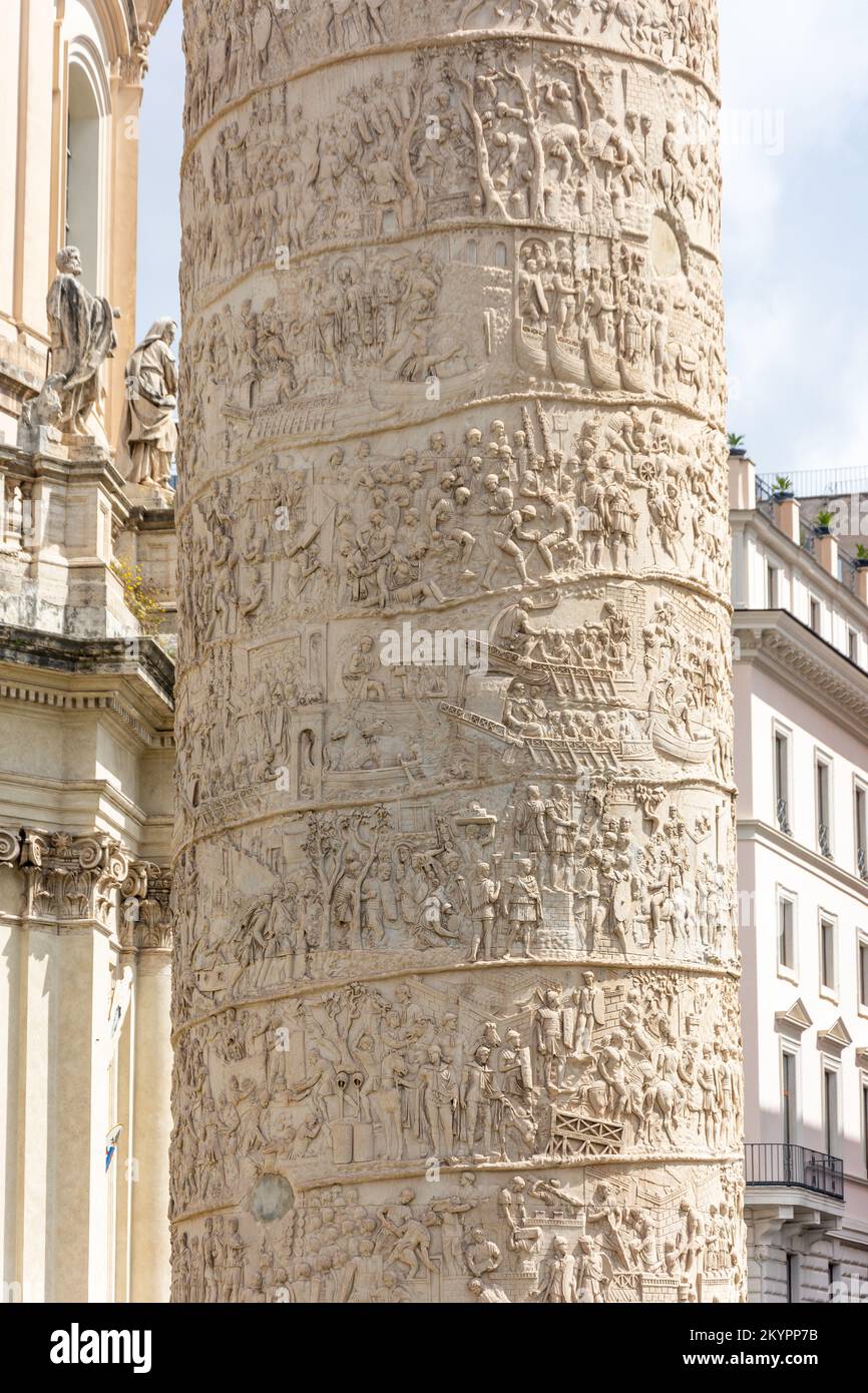 Particolare della colonna di Traiano (colonna Triana), Foro di Traiano, Roma (Roma), Regione Lazio, Italia Foto Stock