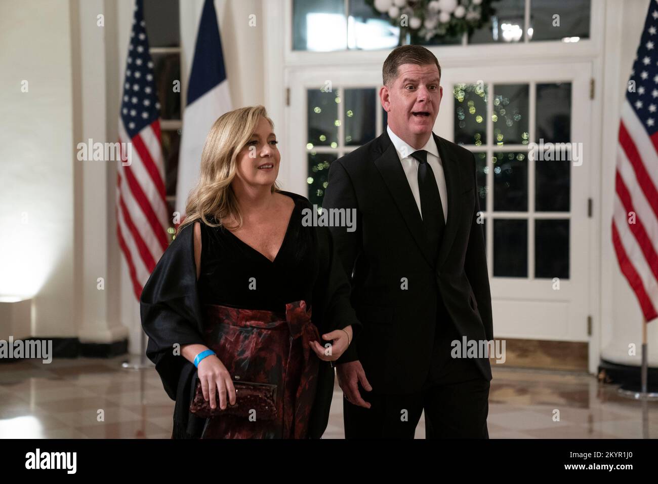 Washington, Stati Uniti d'America. 01st Dec, 2022. Martin Walsh, Segretario del lavoro, E Lorrie Higgins arrivano a partecipare a una cena di Stato in onore del presidente Emmanuel Macron e Brigitte Macron di Francia ospitati dal presidente degli Stati Uniti Joe Biden e dalla prima signora Dr. Jill Biden alla Casa Bianca di Washington, DC Giovedi, 1 dicembre 2022 credito: Sarah Silbiger/Pool/Sipa USA Credit: Sipa USA/Alamy Live News Foto Stock