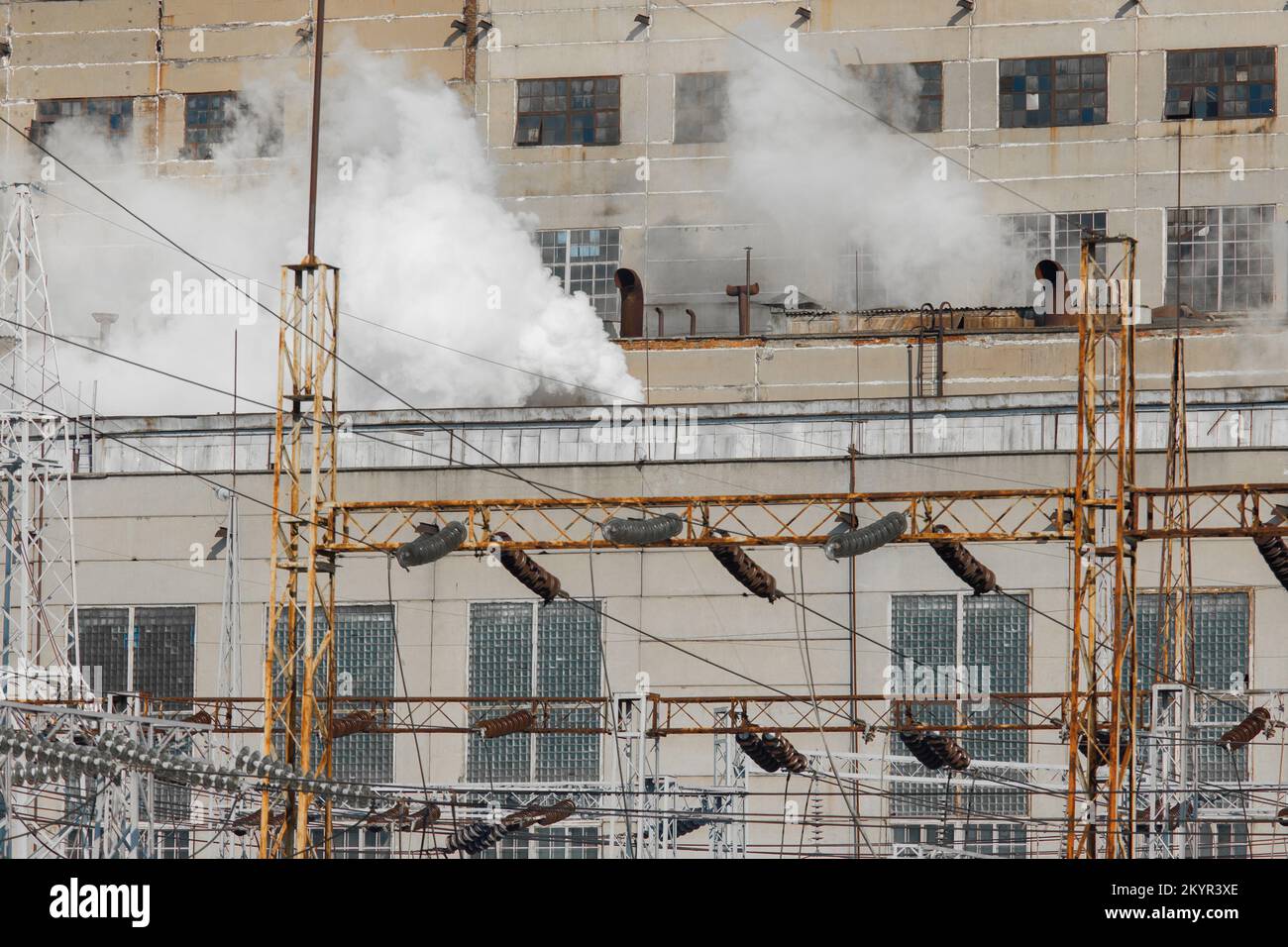 Energia energia elettrica impianto a vapore industria elettrica fumo ambiente inquinamento industriale fabbrica produzione elettrica. Foto Stock