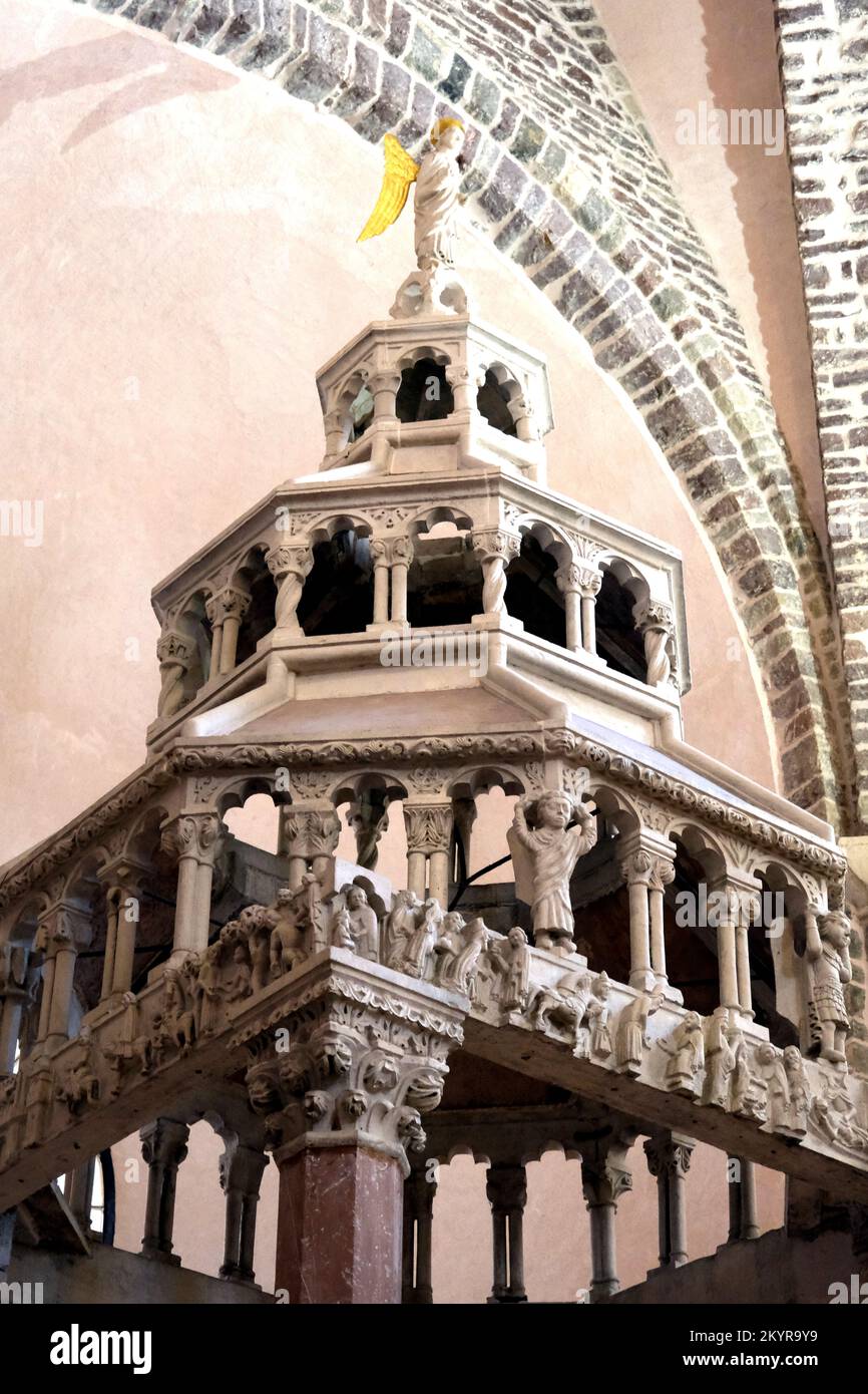 Parte del baldacchino sopra l'altare nella Cattedrale di San Tryfon a Cattaro Montenegro Foto Stock