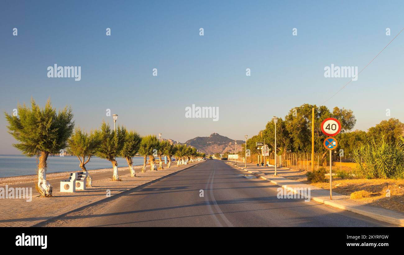 Spiaggia di mare di Afandou a Rodi all'alba di sole giornate estive, Grecia, Europa. Foto Stock