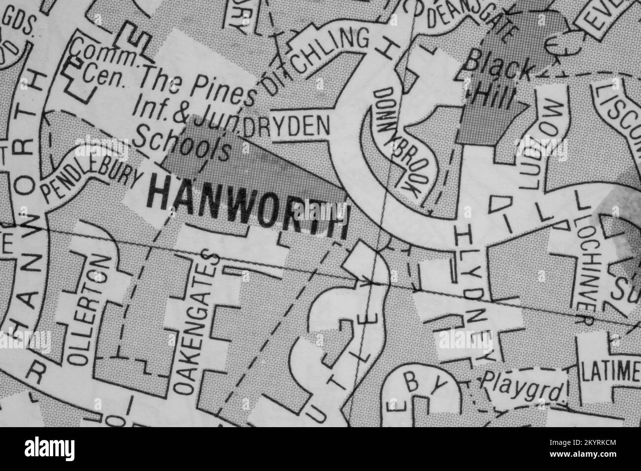 Hanworth Village - Berkshire, Regno Unito colore atlas mappa città nome - bianco e nero Foto Stock