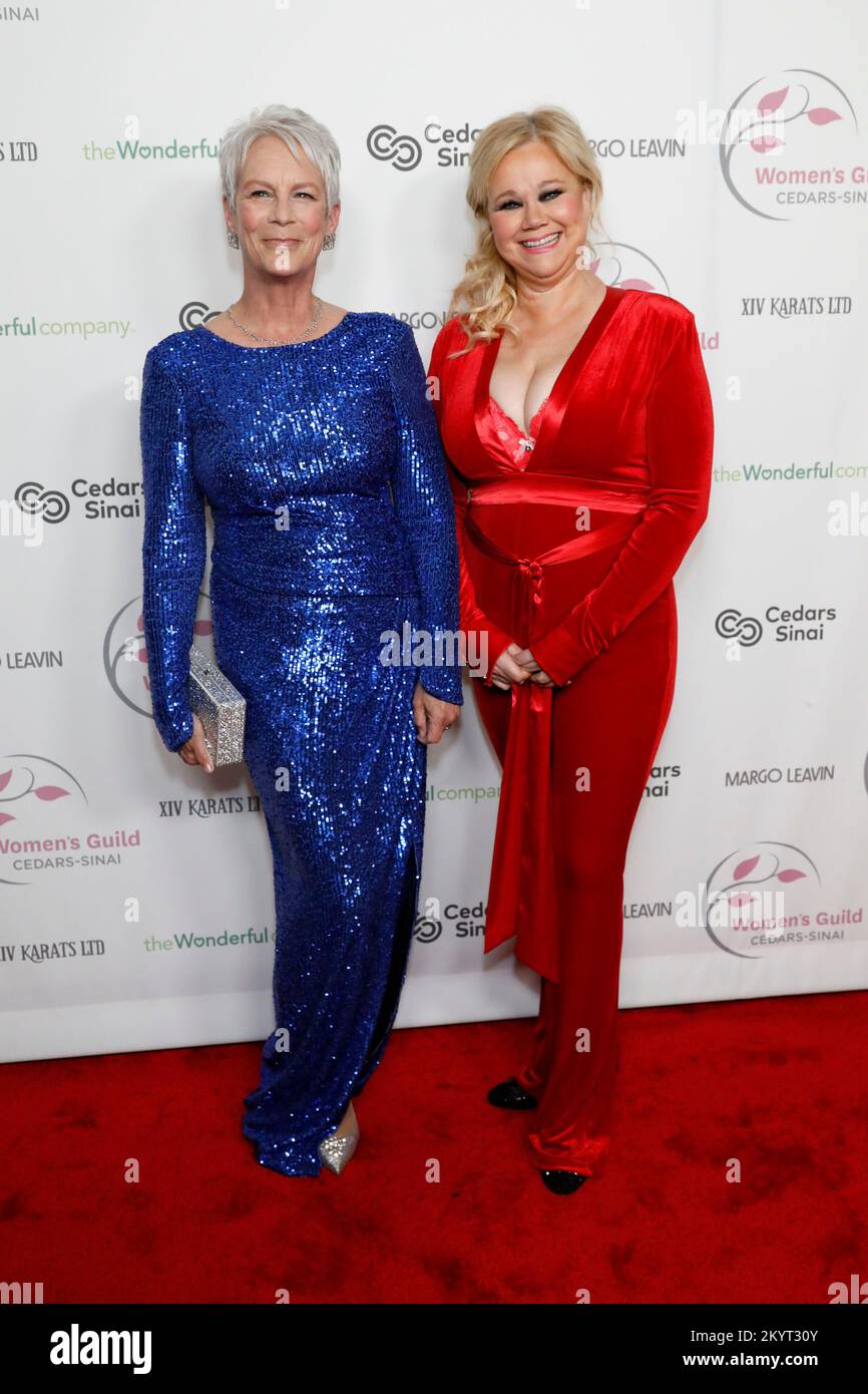 1 dicembre 2022, Beverly Hills, CA, Stati Uniti d'America: LOS ANGELES - NOV 30: Jamie Lee Curtis, Caroline Rhea alla Women's Guild Cedars Sinai disco Ball al Beverly Hilton Hotel il 30 Novembre 2022 a Beverly Hills, CA (Credit Image: © Kay Blake/ZUMA Press Wire) Foto Stock