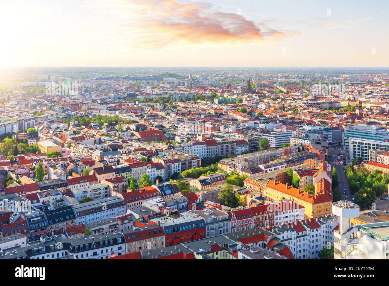 Tramonto panorama di Berlino, tetti colorati della città, Germania Foto Stock