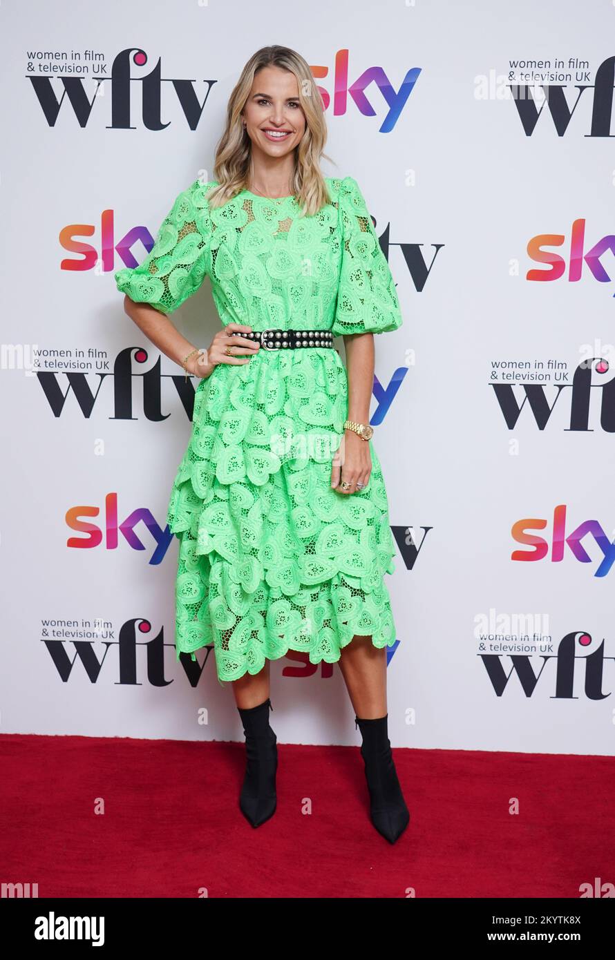 Vogue Williams partecipa ai Women in Film and TV Awards al London Hilton Park Lane, nel centro di Londra. Data immagine: Venerdì 2 dicembre 2022. Foto Stock