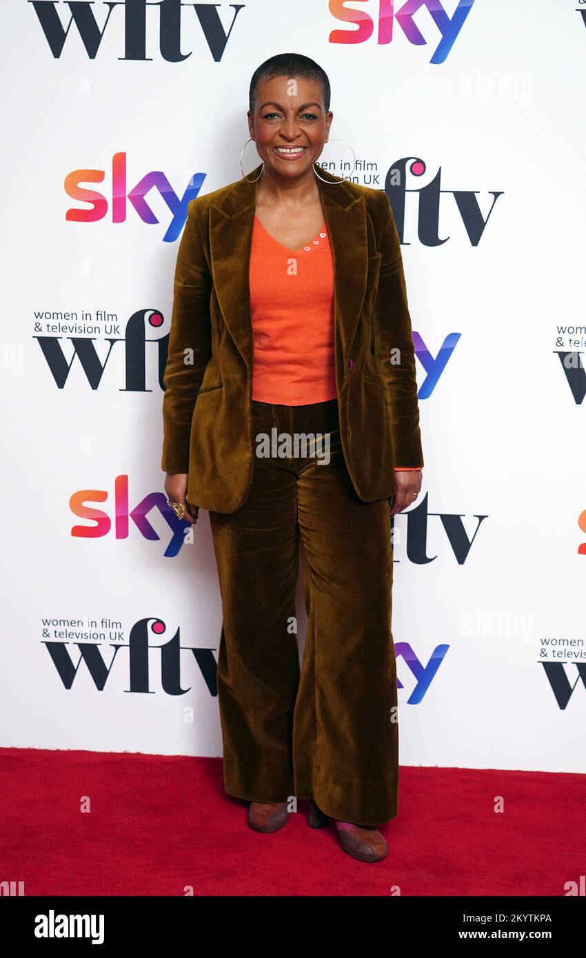 Adjoa Andoh partecipa ai Women in Film and TV Awards al London Hilton Park Lane, nel centro di Londra. Data immagine: Venerdì 2 dicembre 2022. Foto Stock