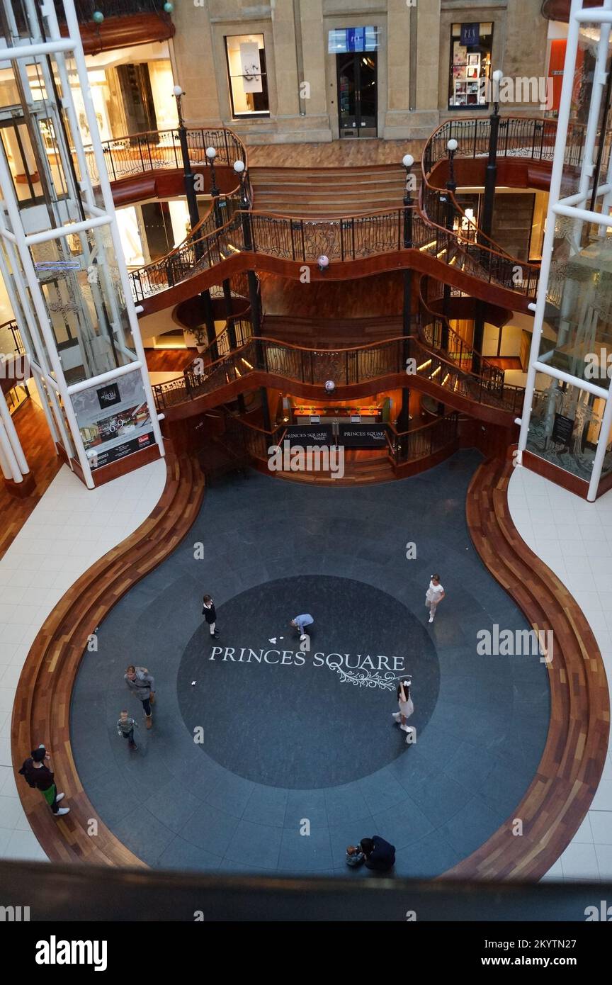 Glasgow, Scozia (Regno Unito): Centro commerciale Princes Square, vista dall'alto della sala principale Foto Stock
