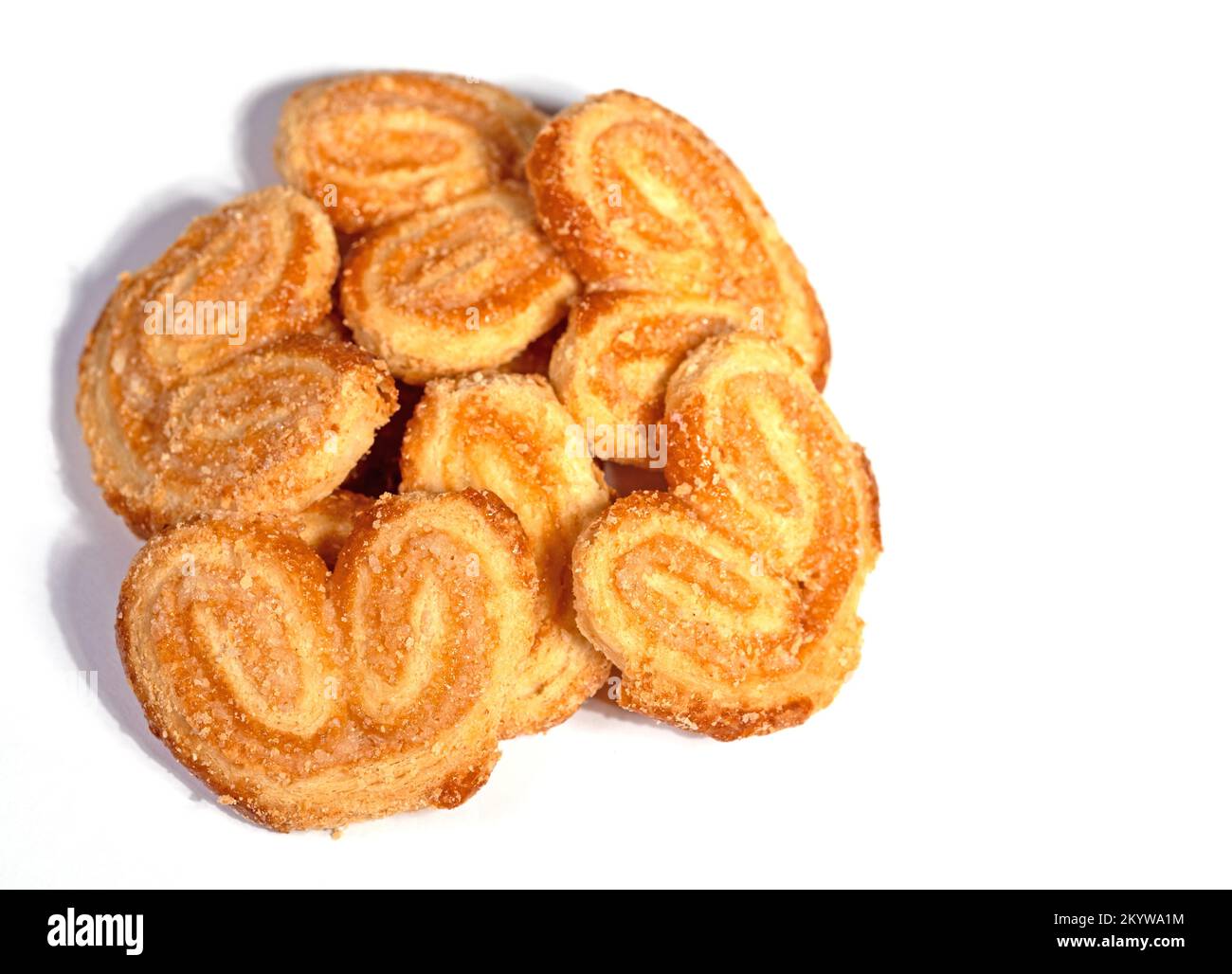 Orecchie di maiale su sfondo bianco, pasticceria Foto Stock
