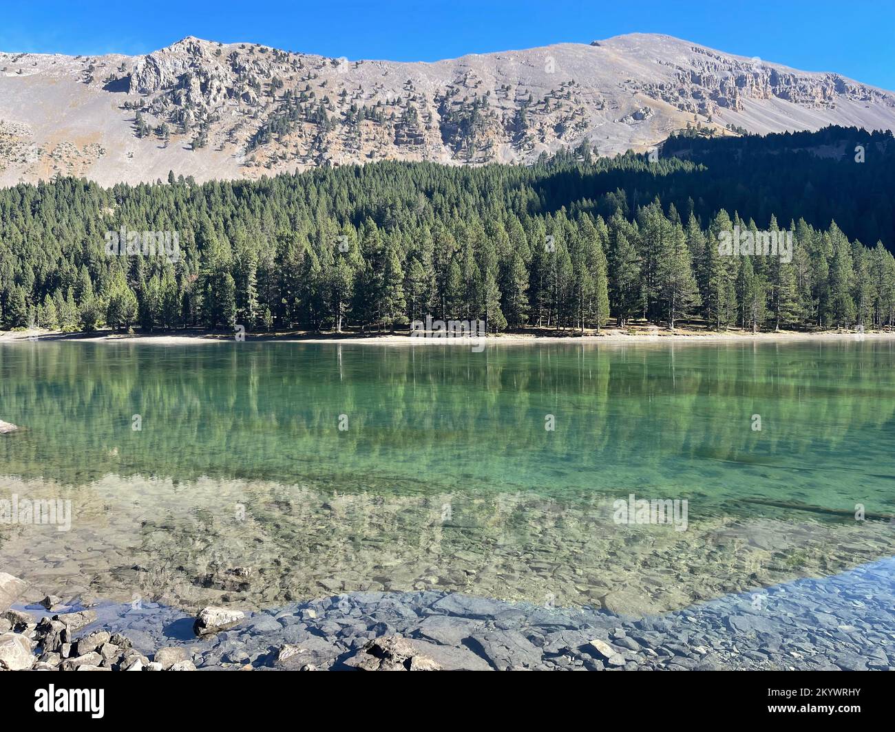 Lago IBON de Plan. Lago paesaggio glaciale nella montagna dei Pirenei. Foto Stock