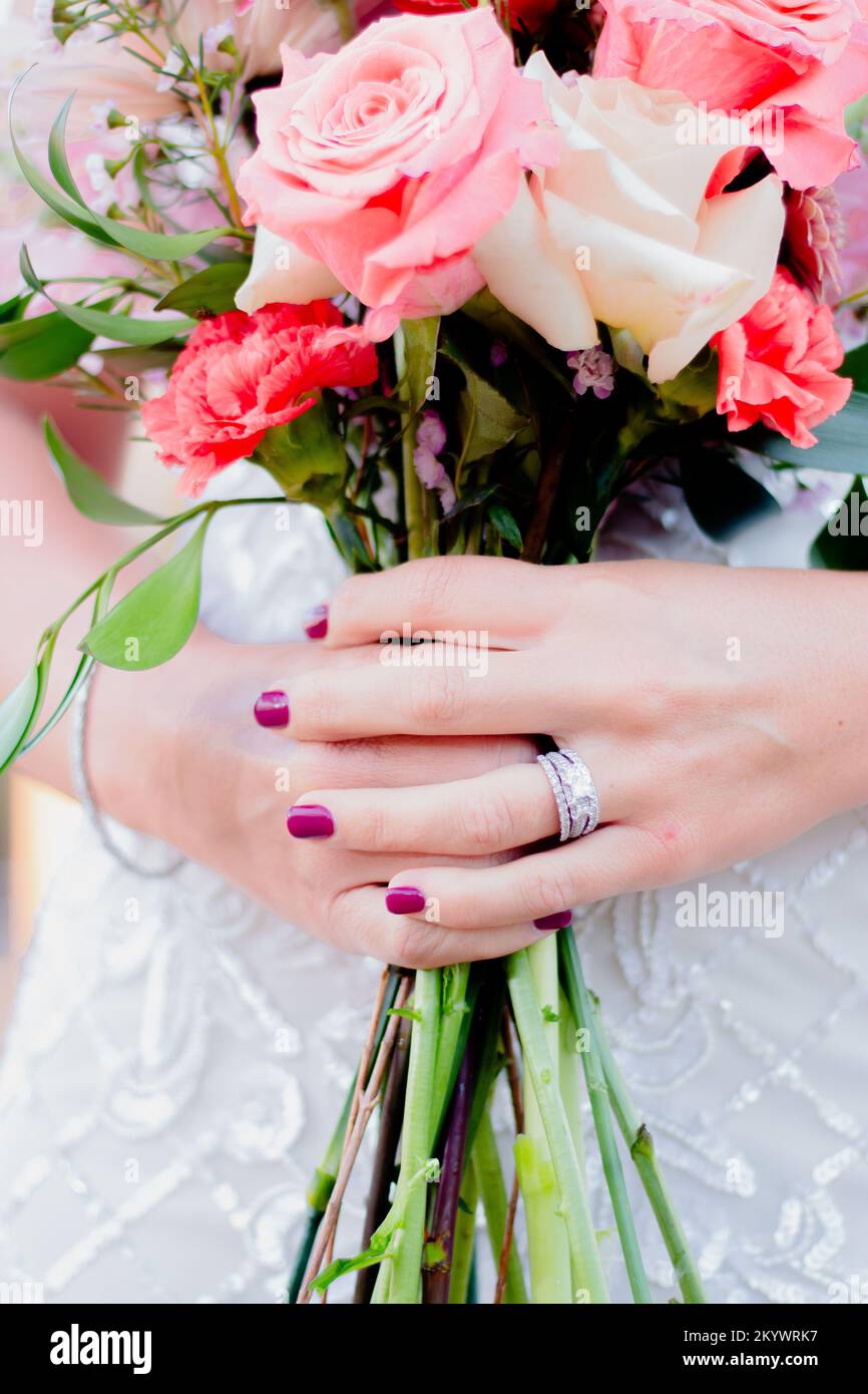 Floreali per il giorno del matrimonio con dettagli ad anello Foto Stock