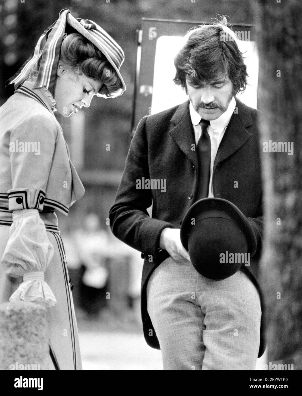 Julie Christie, Alan Bates, on-set of the Film, 'The Go-between', MGM-EMI Film Distributors, 1971 Foto Stock