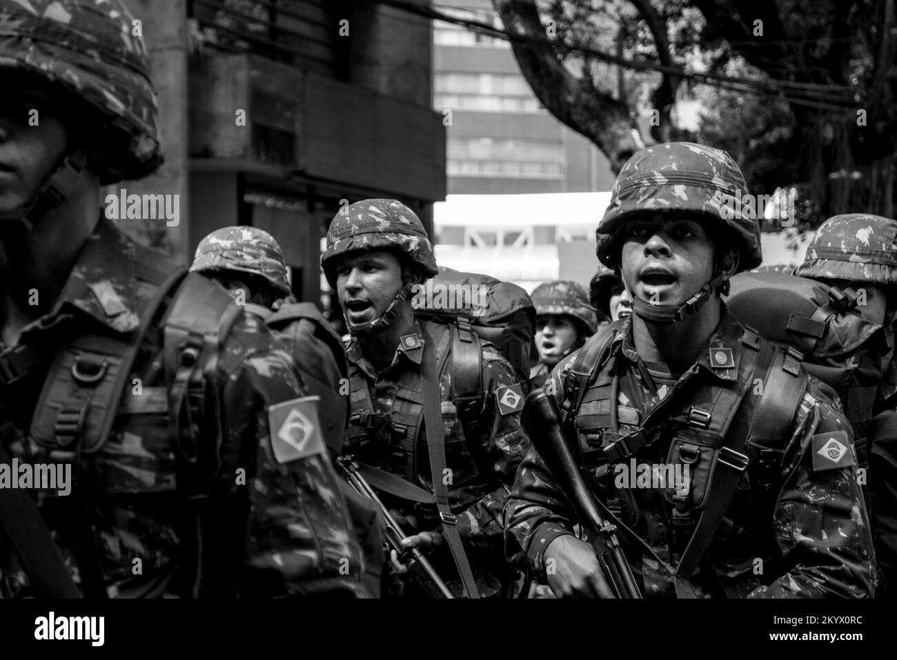Salvador, Bahia, Brasile - 07 settembre 2016: I giovani soldati dell'esercito marciano nella giornata brasiliana dell'indipendenza nella città di Salvador, Bahia. Foto Stock
