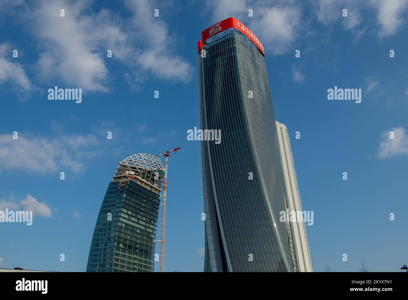 Milano Italia 4 dicembre 2019:Crane completamento del grattacielo la Torre Libeskind o Torre PwC che fa parte del progetto CityLife Foto Stock