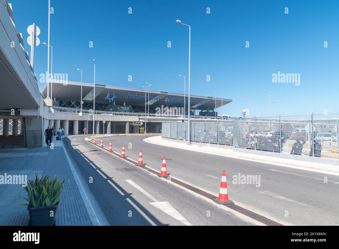 Salonicco, Grecia - 28 settembre 2022: Aeroporto di Salonicco Makedonia, aeroporto internazionale vicino a Salonicco, la seconda città più grande della Grecia. Foto Stock