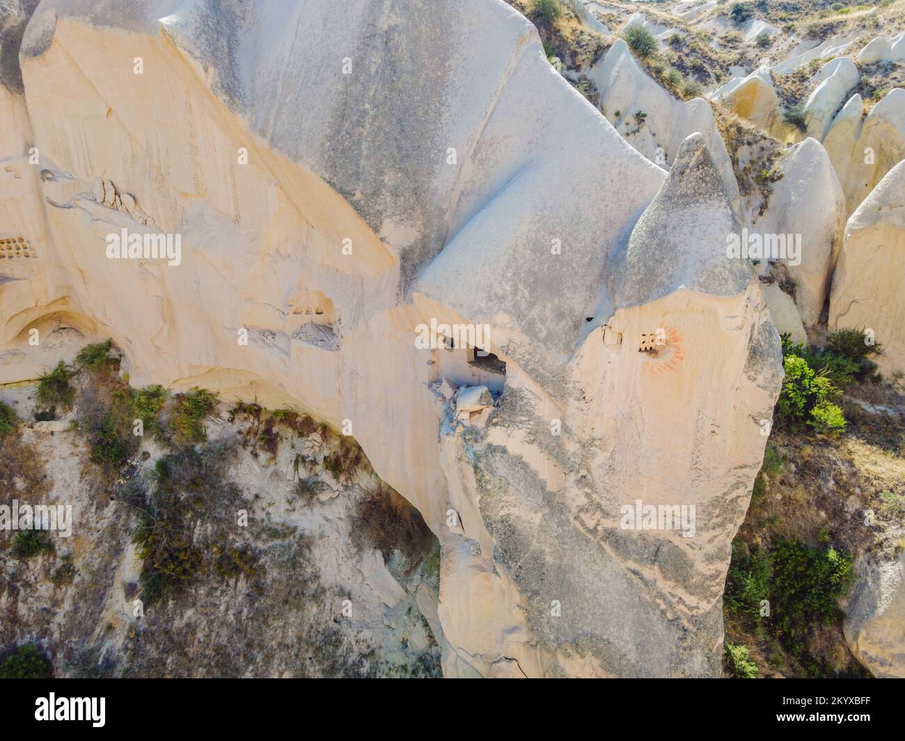 Splendida vista sulle montagne della Cappadocia e le case delle grotte. Turchia Foto Stock