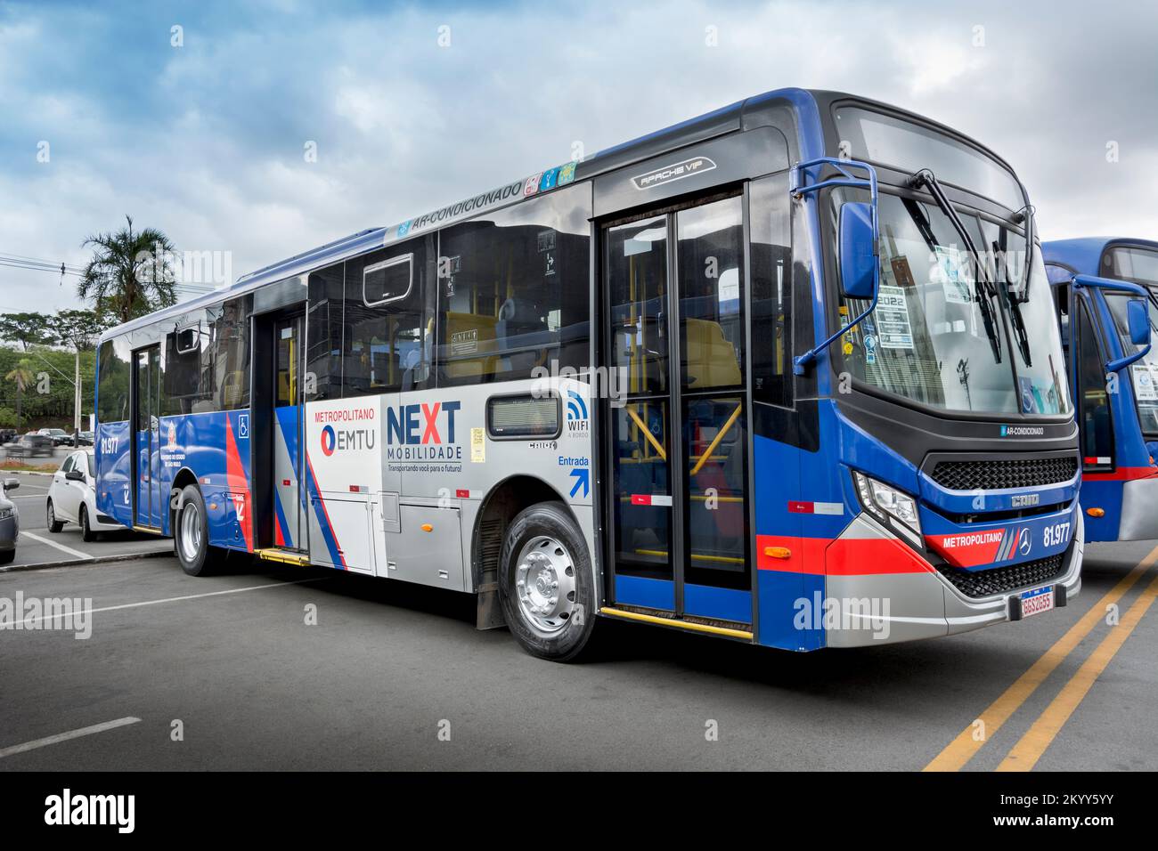 Bus vehicle Caio Apache VIP V Mercedes-Benz DI 1721 L BlueTec 5 2022 in mostra al Bus Brasil Fest 2022 show, che si svolge nella città di Barueri, Brasile. Foto Stock
