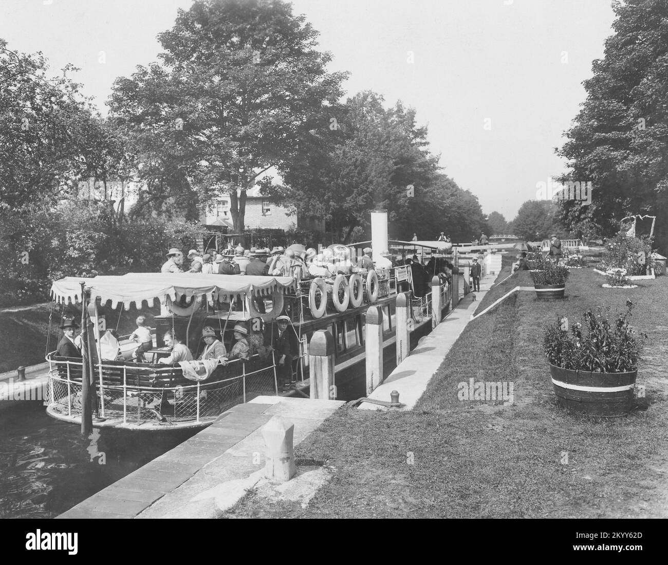 Fotografia vintage - 1925 - The Lock, Cookham, Berkshire Foto Stock