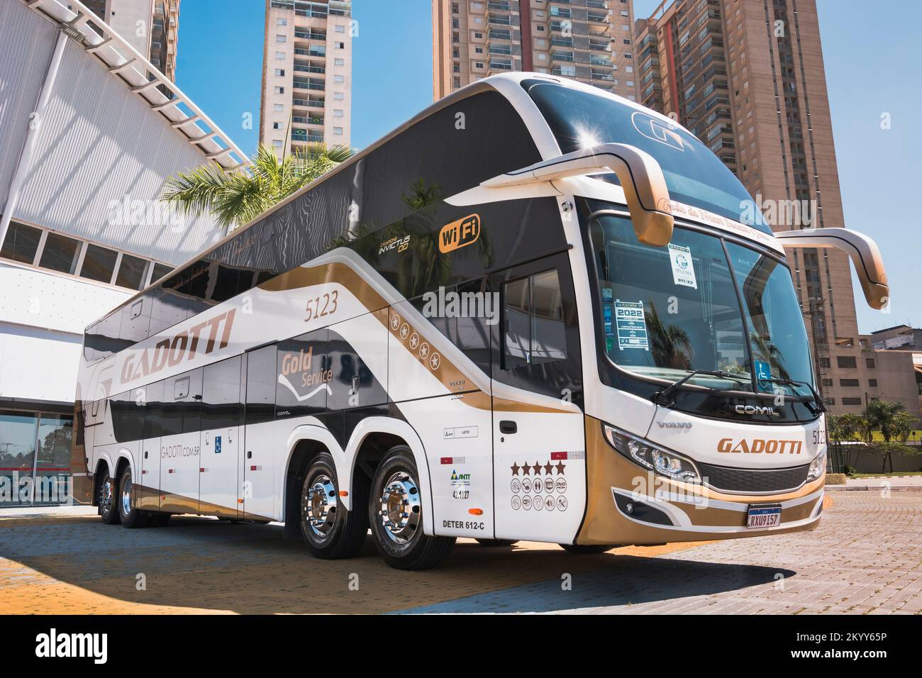 Bus vehicle Comil campione Invictus DD Volvo B450R 2022 in mostra al Bus Brasil Fest 2022, che si tiene nella città di Barueri, Brasile. Foto Stock
