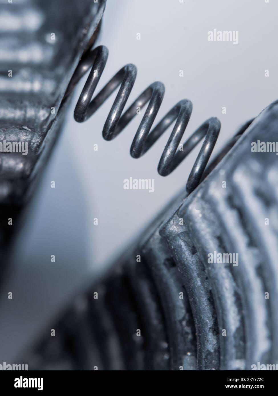 Macro della molla elicoidale di uno schiaccianoci Foto Stock