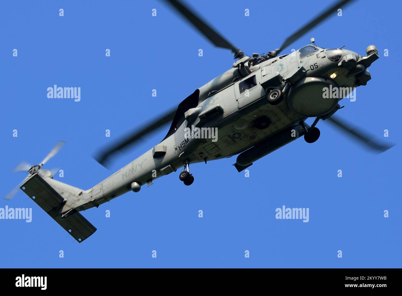 Prefettura di Kanagawa, Giappone - 15 luglio 2014: United States Navy Sikorsky MH-60R Seahawk utility elicottero marittimo da HSM-51 Warlords. Foto Stock