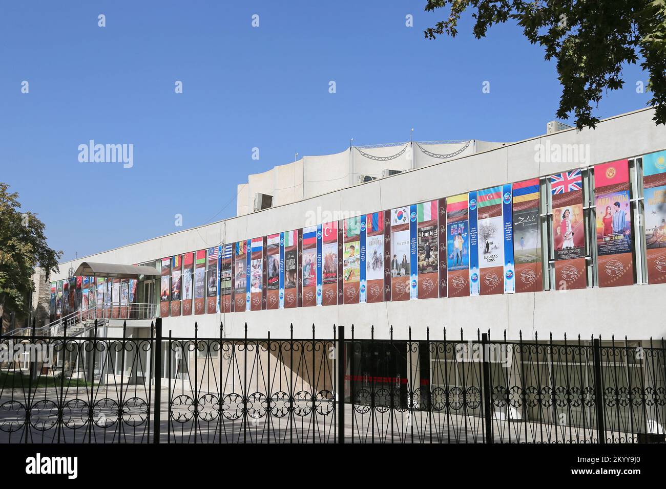 Alisher Navoi Cinema Palace, Pahtakor Street, Tashkent centrale, Provincia di Tashkent, Uzbekistan, Asia centrale Foto Stock