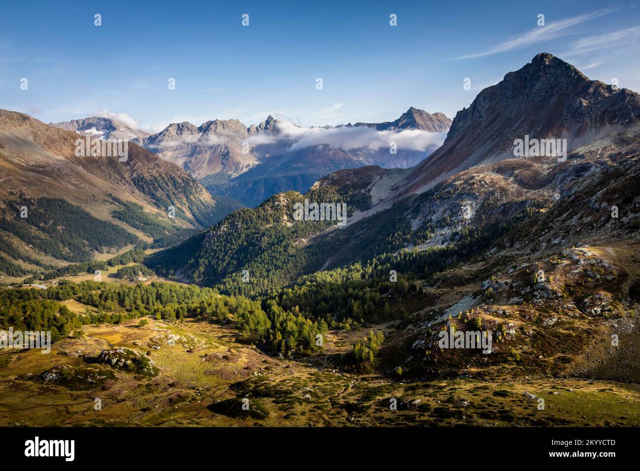 Paesaggio spettacolare delle alpi svizzere in alta Engadina, Graubunden, Svizzera Foto Stock