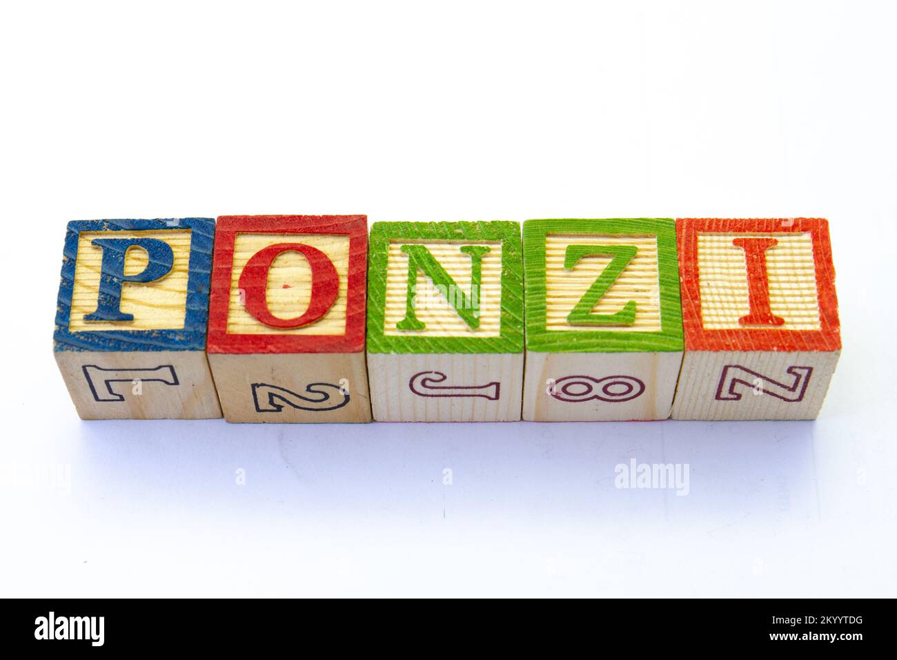 Il termine ponzi viene visualizzato visivamente su uno sfondo chiaro con spazio di copia Foto Stock