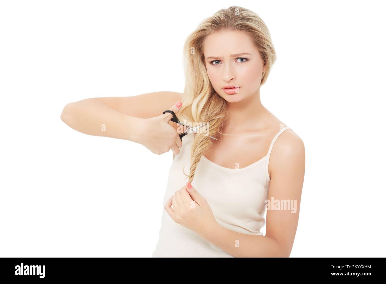 Im non così sicuro circa questo... Una bellezza giovane incerto circa tritare dei suoi capelli. Foto Stock