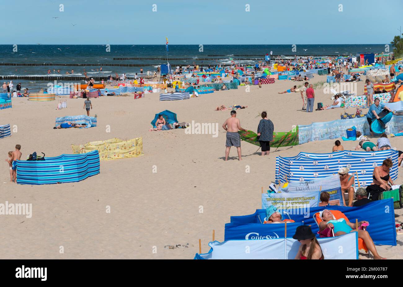 Full Bathing Beach, Dziwnówek, Dziwnow, Zachodniopomorskie, Pomerania occidentale, Polonia, Europa Foto Stock