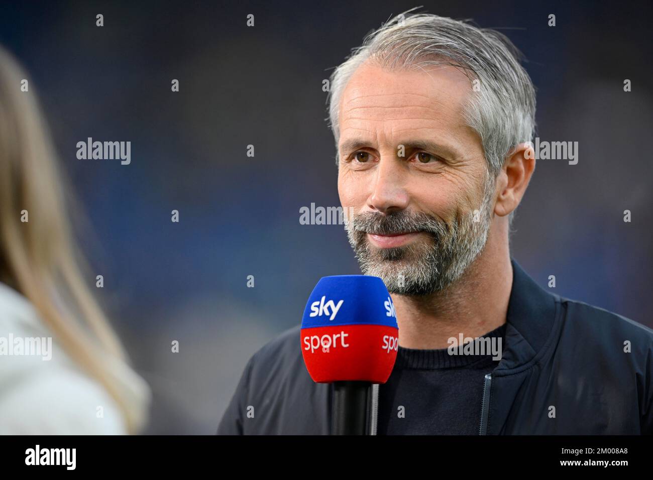 Allenatore Marco Rose RasenBallsport Leipzig RBL in intervista Microphone Logo SKY, PreZero Arena, Sinsheim, Baden-Württemberg, Germania, Europa Foto Stock