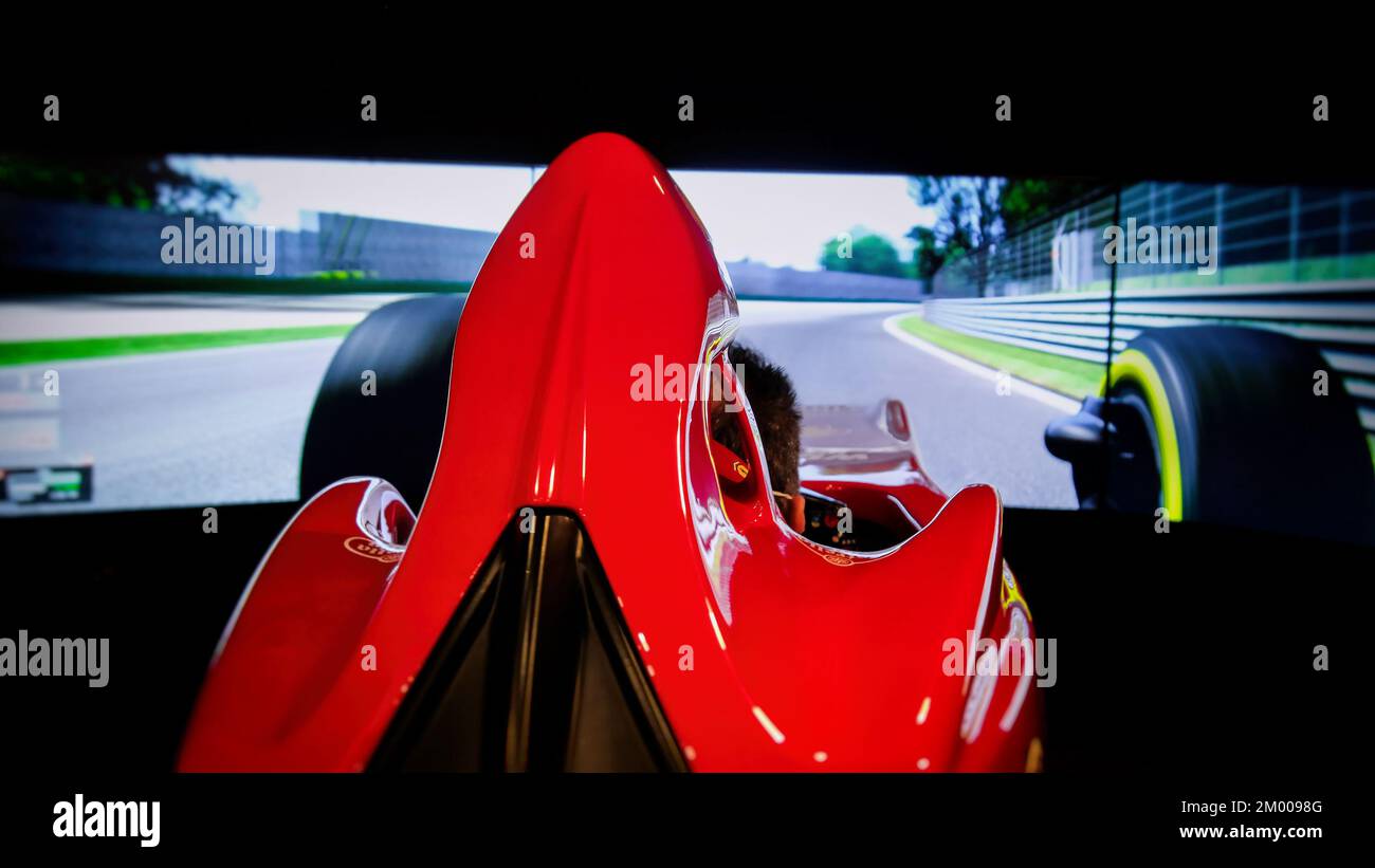 Simulatore di guida di prova Ferrari posto a sedere nel Ferrari Museum Italy Foto Stock