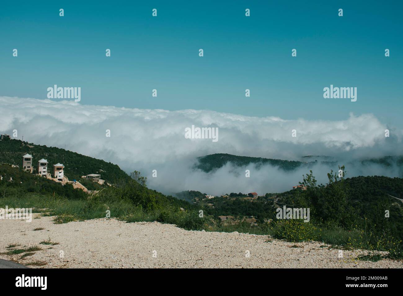 Nuvole nelle montagne Tannourine Libano Foto Stock