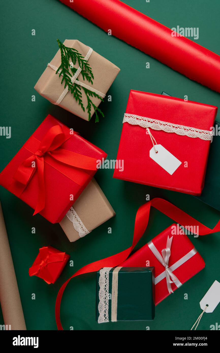 Regali da imballaggio per la vigilia di natale Foto Stock